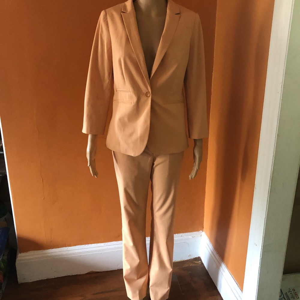Pant suit